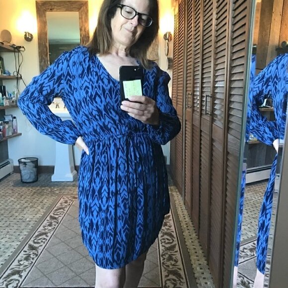 The  GAP mini dress with v-neck and long sleeves, drawstring waist - Picture 1 of 9